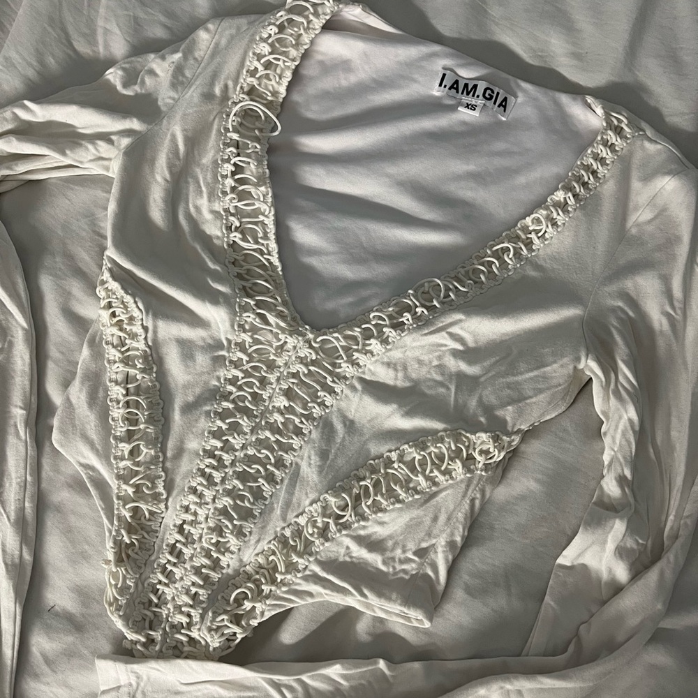 I.AM.GIA white/creamy deep V long sleeve